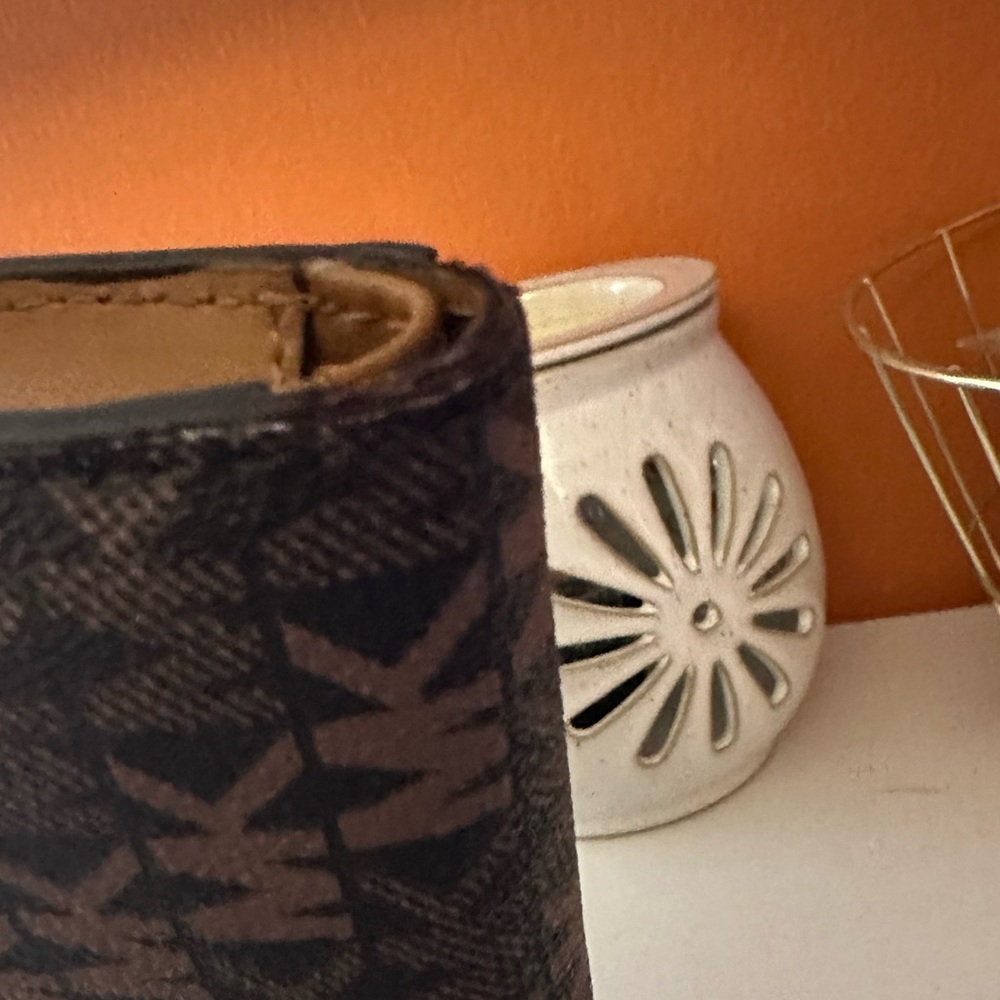 Michael Kors Brown MK Logo Zip Wallet - Picture 3 of 13